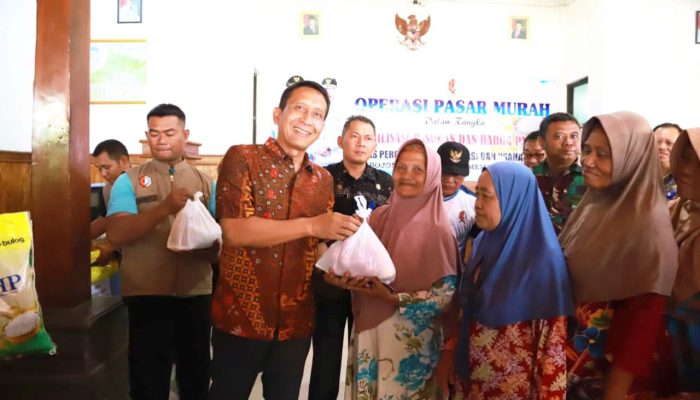 Tekan Inflasi Awal Tahun, Bupati Setyo Wahono Luncurkan Operasi Pasar Murah di 29 Titik
