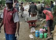 Niatkan Amal Jariyah, Warga Desa Kara Sampang Bangun Jalan Poros Secara Swadaya