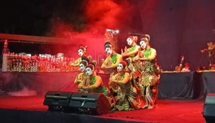 Campursari, Sandur, dan Wayang Thengul Hibur Warga Bojonegoro di Malam Tahun Baru