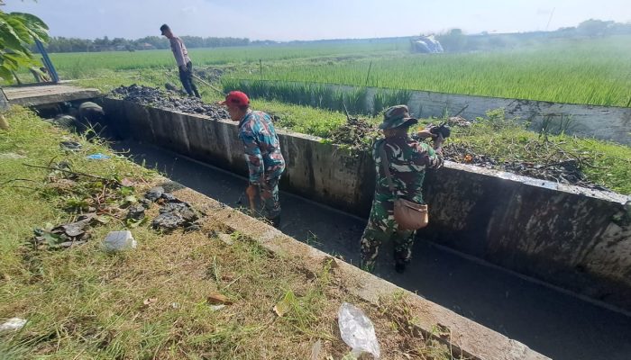 Antisipasi Banjir, Tiga Pilar Kalitidu Gelar Karya Bakti Bersihkan Gorong-gorong