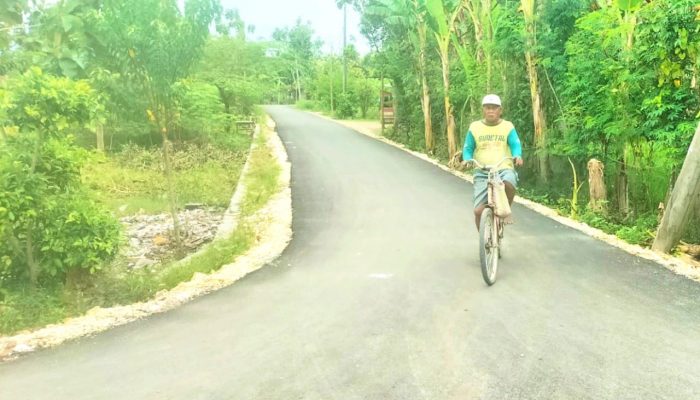 Realisasi BKKD 2025, Jalan Aspal di Desa Dukuhkidul Bojonegoro Mulai Dongkrak Ekonomi Warga