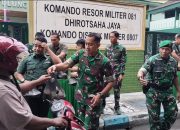 Menebar Keberkahan Ramadhan, Kodim 0807/Tulungagung Bagikan Takjil di Depan Makodim