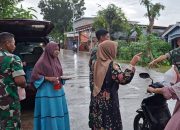 Tebar Kebaikan, Babinsa dan Persit Koramil Kedewan Bojonegoro Bagikan Takjil Gratis