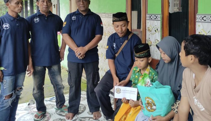 Pemuda Tanggap Sumber Pancur Kediri Gelar Bakti Sosial, Bagikan Sembako dan Santunan