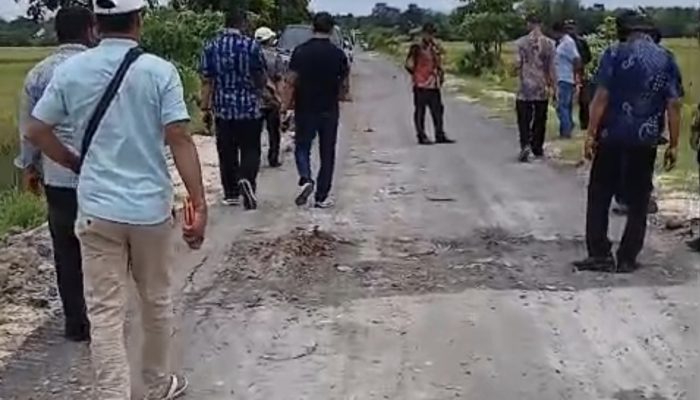 Baru Sebulan Selesai, Proyek Jalan BKKD Rp1,8 Miliar di Desa Ngampal Rusak Parah