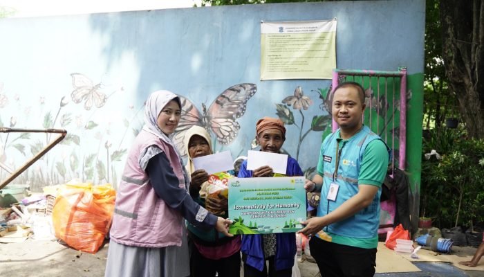 PLN Icon Plus Jatim Dorong Inklusi Sosial Melalui Bantuan Bagi Komunitas Rentan di Surabaya