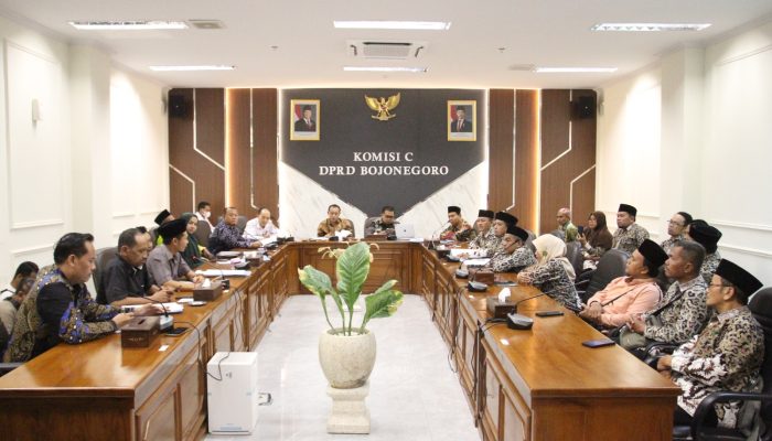 Ironi SiLPA Triliunan di Bojonegoro: Guru Swasta Menjerit, Ketua DPRD Tegur Keras Dinas Pendidikan