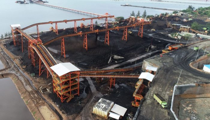 Momentum Ramadhan, PLN Salurkan 23.040 Unit REC ke PT Borneo Indobara untuk Dorong Green Mining