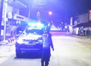 Bikin Nyaman Ibadah, Personel Polsek Kedungadem Pastikan Wilayah Kondusif Saat Sahur