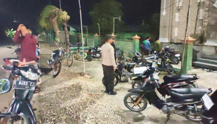 Ibadah Tanpa Was-Was, Personel Polsek Baureno Bersiaga di Masjid-Masjid Strategis