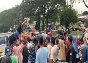 Aksi Berbagi Dibulan Ramadhan, MAKI Jatim Bagi 1.000 Paket Takjil di Pertigaan Albatros Juanda