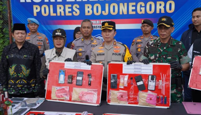 Polres Bojonegoro Gulung Jaringan Narkoba, 13 Tersangka dan Ratusan Gram Barang Bukti Diamankan
