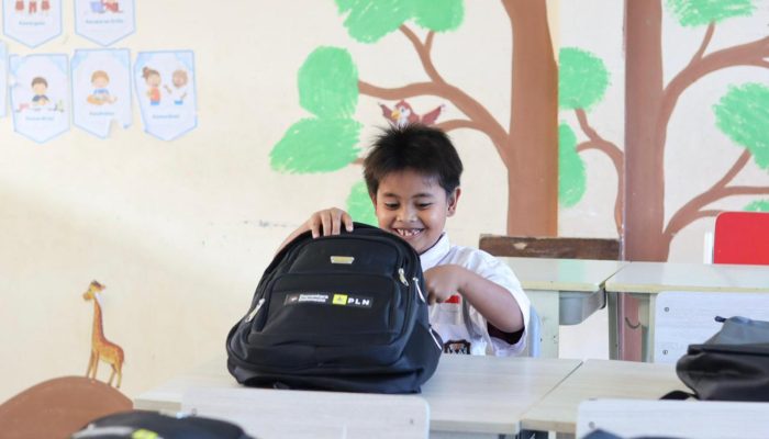 Sambut Hari Suci Nyepi, Danantara Indonesia dan PLN Salurkan 5.000 Paket Perlengkapan Sekolah ke Tiga Provinsi di Indonesia