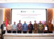 Momentum Hari Suci Nyepi, Danantara Indonesia dan PLN Hadirkan Listrik Bersih lewat Hibah PLTS Sumenep bagi 2.000 KK