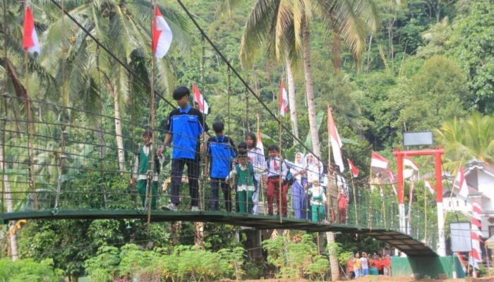Jangkau Wilayah Terisolir, Program Jembatan Perintis Garuda Korem 081/DSJ Berlanjut ke Tahap III