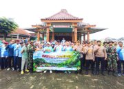 Lawan DBD, Polsek dan Koramil Dander Kompak Ajak Warga Ngumpakdalem Bersih-Bersih Desa