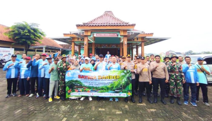 Lawan DBD, Polsek dan Koramil Dander Kompak Ajak Warga Ngumpakdalem Bersih-Bersih Desa