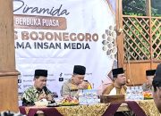 Hangatnya Kebersamaan di Balik Rintik Hujan: Saat Kapolres Bojonegoro dan Awak Media Duduk Melingkar Bersama Anak Yatim