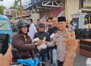 Polres Bitung Dan Wartawan Berbagi Takjil Di Bulan Suci Ramadhan. Ketua PWI Kota Bitung Mengucapkan Terimakasih Kepada Kapolres.