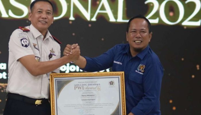 Apresiasi Pembinaan Warga Binaan, Kalapas Bojonegoro Harry Winarca Terima Angling Dharma Awards 2026