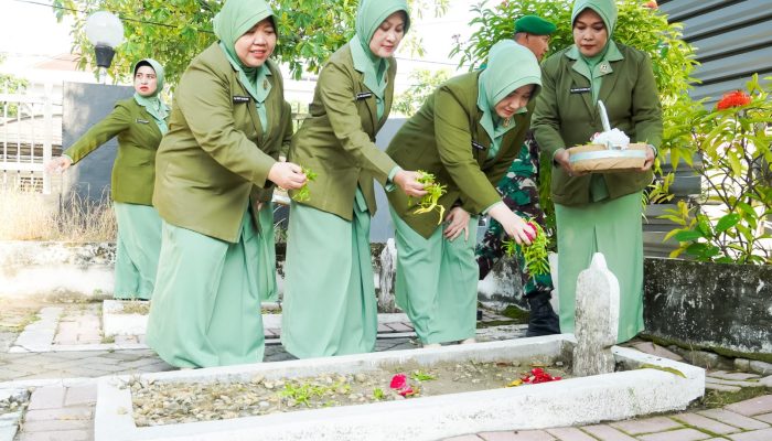 Sambut HUT ke-80, Persit KCK Kodim Bojonegoro Gelar Ziarah dan Tabur Bunga di TMP