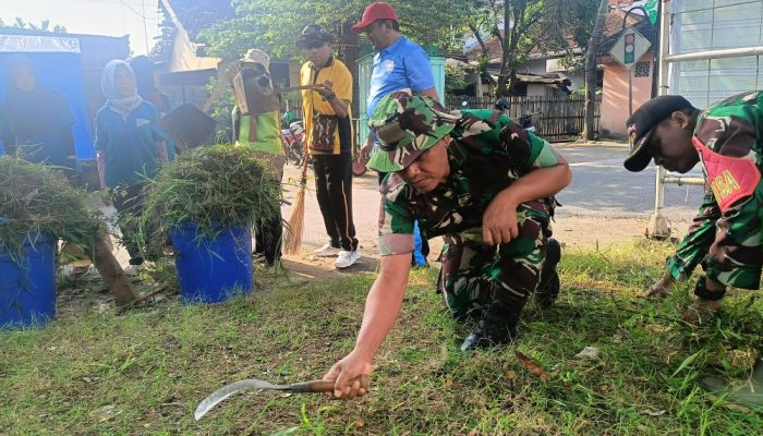 Perkuat Sinergi Tiga Pilar, Koramil 0813-09/Sumberrejo Gelar Aksi Bersih Lingkungan Massal