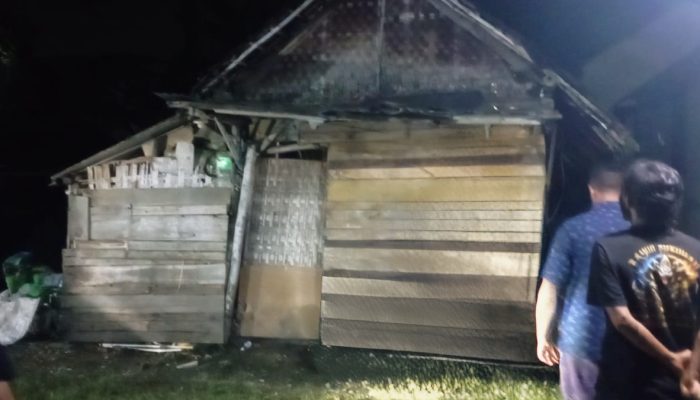 Hujan Deras Robohkan Rumah Lansia di Kapas Bojonegoro, Warga Desak Bantuan RTLH Segera Turun