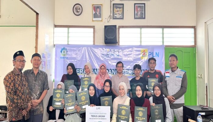 Lewat Gerakan Terang Bersama, YBM PLN UIP JBTB Tebus Ijazah dan Edukasi Kelistrikan MA Hasyim Asy’ari Surabaya