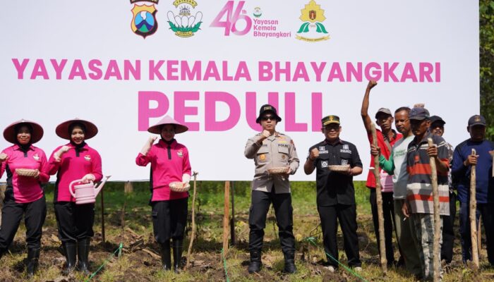 HUT ke-46 YKB, Polres Bojonegoro dan Perhutani Sulap Lahan Hutan Jadi Sentra Pangan