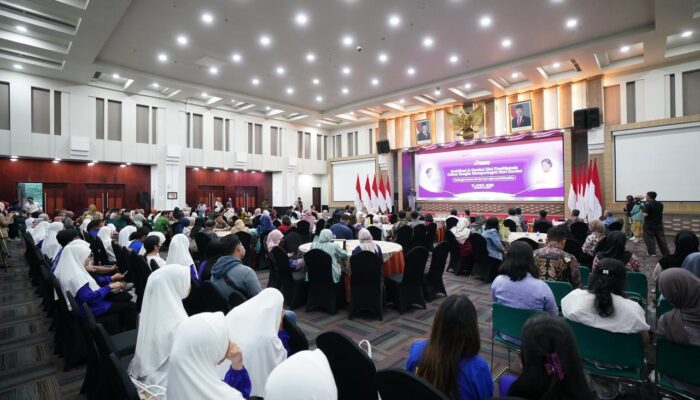 Momen Hari Kartini, PLN Salurkan Alat Deteksi Dini Risiko Kehamilan untuk Layanan Masyarakat di Garut Guna Dukung Penurunan Angka Kematian Ibu