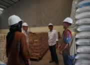 Pastikan Ketahanan Pangan, Wihadi Wijanto dan Bupati Setyo Wahono Tinjau Stok Beras di Gudang Bulog Kalitidu
