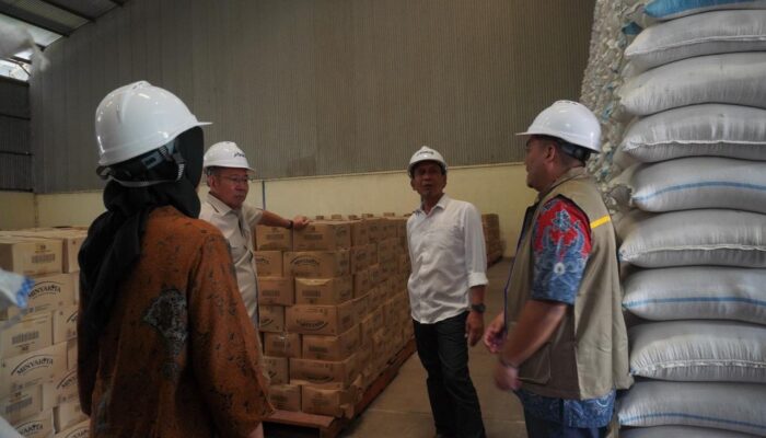 Pastikan Ketahanan Pangan, Wihadi Wijanto dan Bupati Setyo Wahono Tinjau Stok Beras di Gudang Bulog Kalitidu