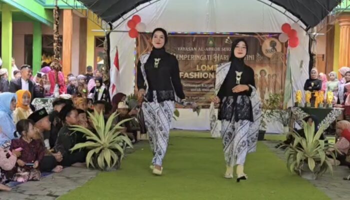 Padukan Tradisional dan Modern, Fashion Show Yayasan Al Abror Inspirasi Siswa Raih Prestasi di Hari Kartini