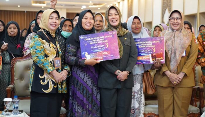 HUT Ke-30 BPR Bank Daerah Bojonegoro, Salurkan Bantuan Modal Usaha untuk Pedagang Kembang Setaman