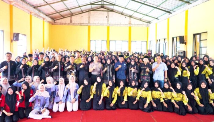 Bentengi Generasi Muda dari Narkoba, Pemkab Bojonegoro Gelar Sosialisasi P4GN Sekaligus Perekaman e-KTP di SMKN 1