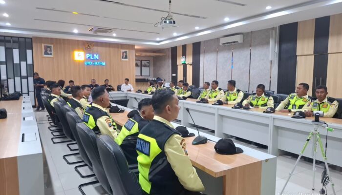 Perkuat Layanan Prima, Satuan Pengamanan PT Haleyora Powerindo Bekali PS4 di PLN UID JATIM