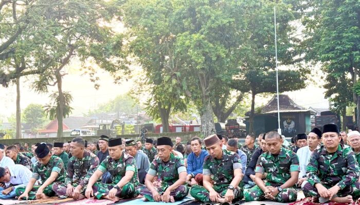 Yonif TP 885 Belibis Putih Sholat Id Bersama Warga Dander Bojonegoro