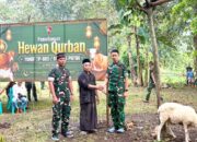Yonif TP 885 Belibis Putih Bagikan Daging Kurban untuk Warga Bojonegoro