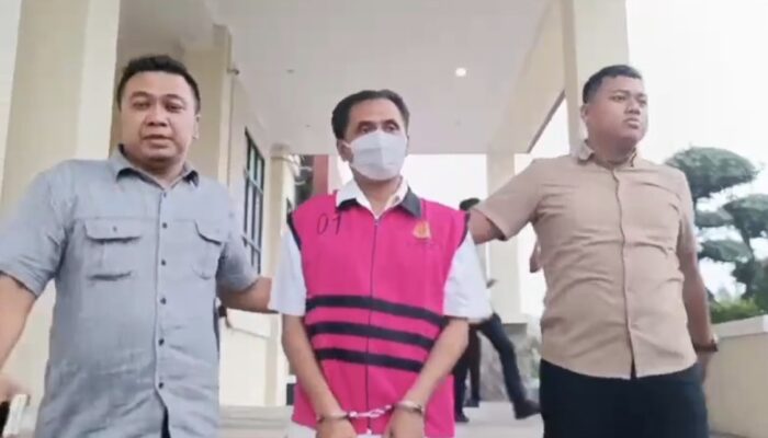 Rugikan Negara Rp1,4 Miliar, Kejari Bojonegoro Tahan Tersangka Korupsi APBDes Drokilo