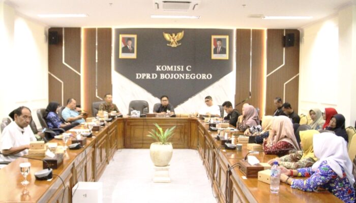 Terbentur Aturan Pusat, Komisi C DPRD Bojonegoro Siap Boyong Aspirasi Guru ke Komisi X DPR RI