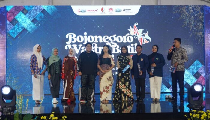 Tanpa Potong dan Jahit, Workshop Styling Hack BWBF 2026 Sulap Wastra Bojonegoro Jadi Busana Streetwear
