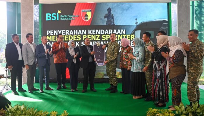Sokong Mobilitas TNI, BSI RO VIII Surabaya Serahkan Unit Mercedes-Benz Sprinter ke Kodam V/Brawijaya