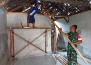 Wujud Kemanunggalan TNI, Koramil Pakel Kebut Renovasi Rumah Warga Desa Gempolan