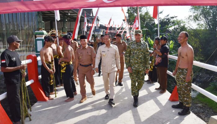 Ingatkan Rasa Memiliki, Dandim Tulungagung Minta Warga Jaga Konstruksi Jembatan Garuda