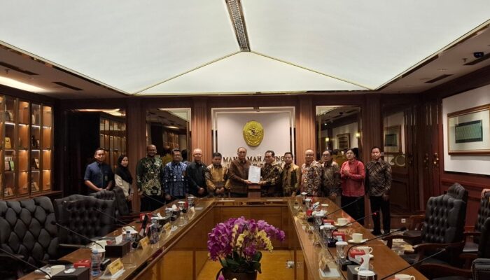 Langkah SMSI Membantu Mahkamah Agung Mengerem Tumpukan Perkara