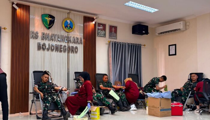 Soliditas Tanpa Batas, 25 Prajurit Yonif TP 885/Belibis Putih Sumbang Darah di HUT ke-80 Bhayangkara