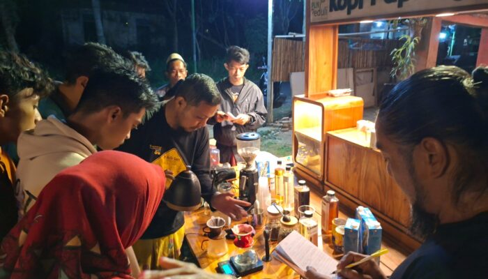 Prestasi PLN Dukung TJSL Berkelanjutan, PLN UIP JBTB Tingkatkan Mutu Kopi Papring Lewat Pelatihan Barista dan Stimulus Usaha