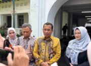 Dirut BPJS Kesehatan Bekali 96 Dokter Spesialis Baru FK UNAIR: Jaga Mutu Layanan dan Patuhi Regulasi JKN