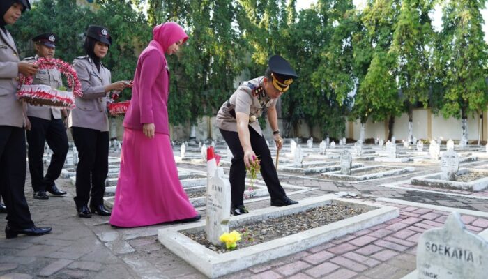 Sambut Hari Bhayangkara ke-80, Polres Bojonegoro Gelar Ziarah Serentak di Tiga Makam Pahlawan
