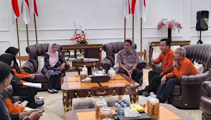 Didatangi TIM BPS, Bupati Bojonegoro Ajak Masyarakat Sukseskan Sensus Ekonomi 2026